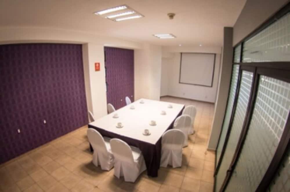 Hotel Real Azteca Boulevard ليون المظهر الخارجي الصورة